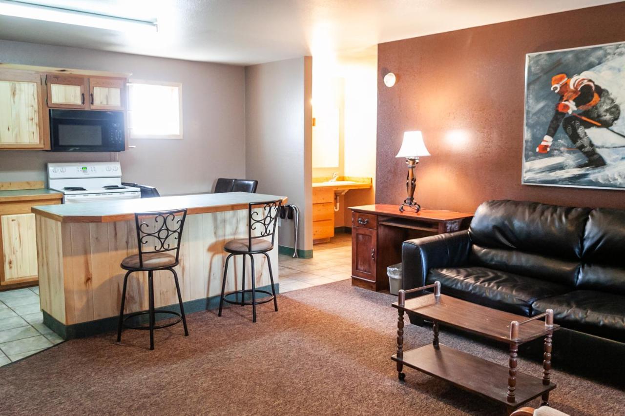 Circle R Motel イースト・グレイシャー・パーク エクステリア 写真