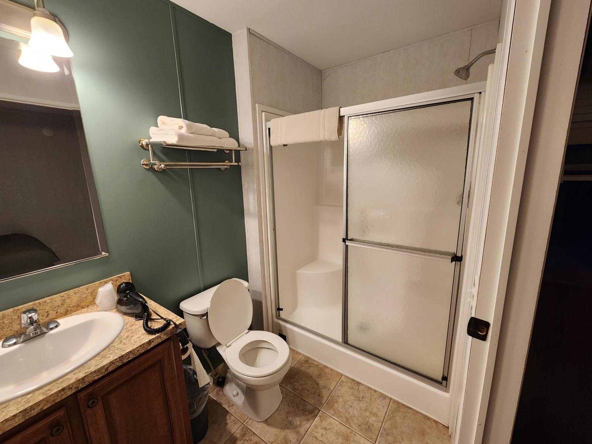 Circle R Motel イースト・グレイシャー・パーク エクステリア 写真